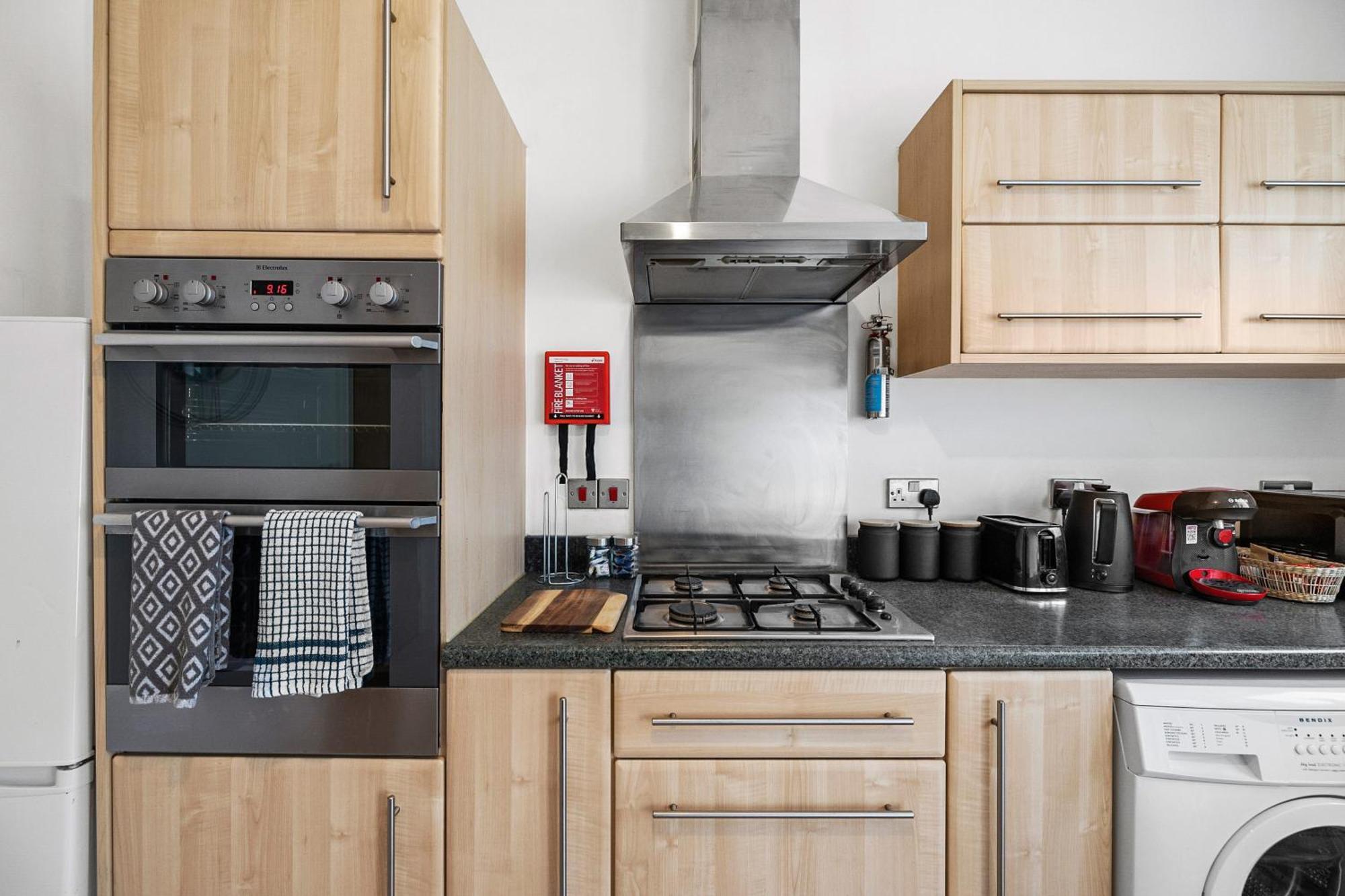 Spacious House By Quay - Sleeps 7 - Free Parking Plymouth Exterior foto